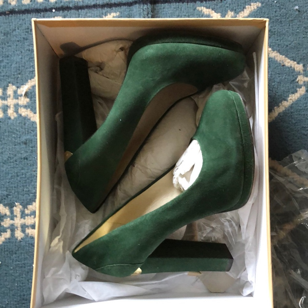 Michael Kors Suede heels size 6